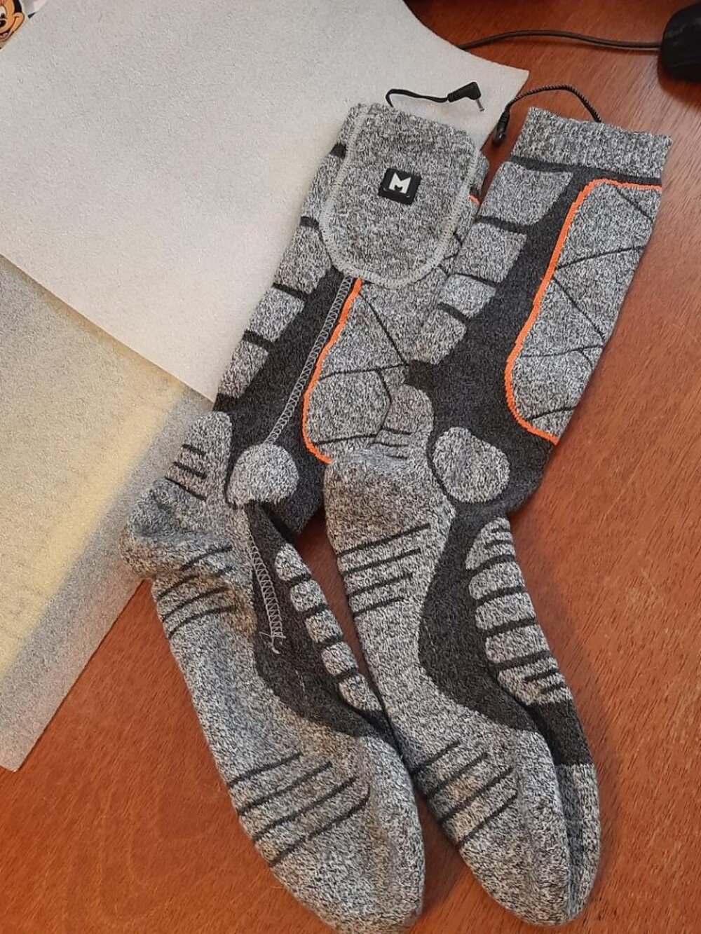 NEW ! Electric Heated Rechargable Socks Black/Gray Size M